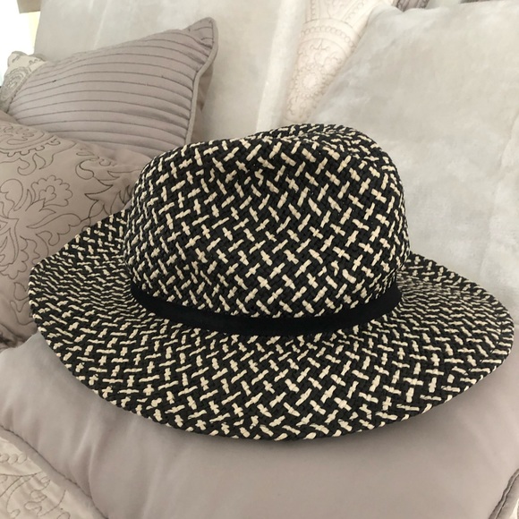 LOFT Accessories - Loft black cream straw hat. M/L